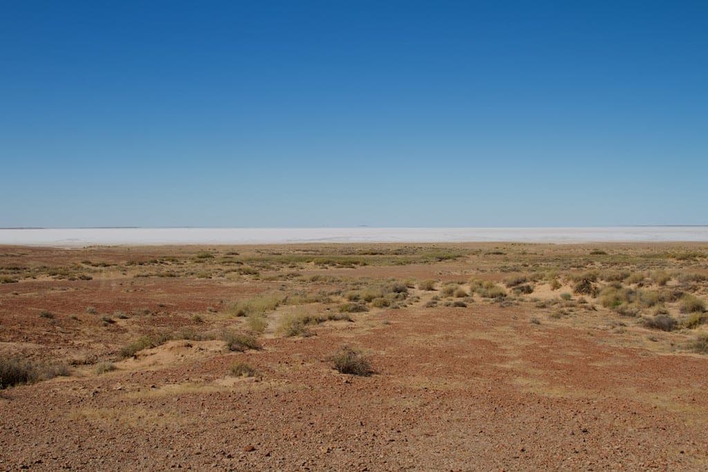 The flat arid plain alongside the Oodnadatta Track in South Australia