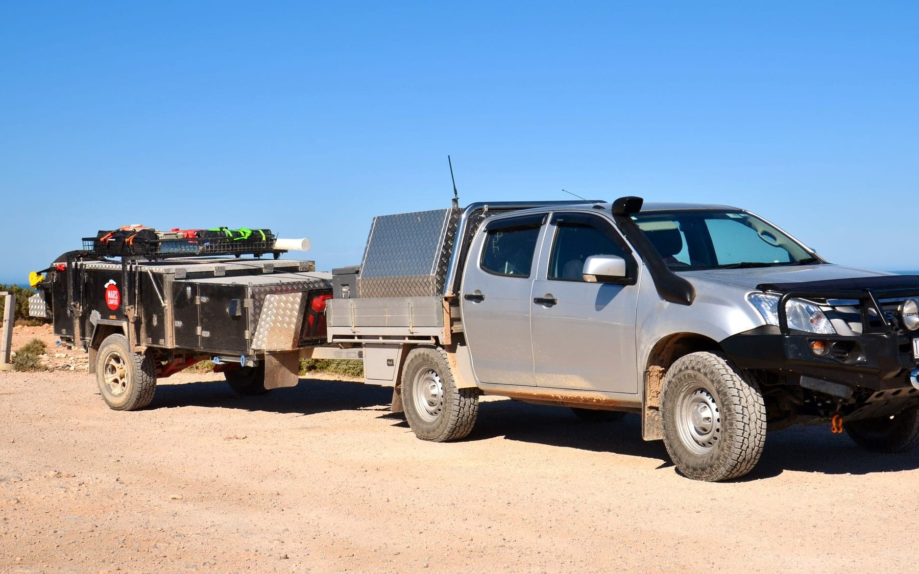 A four wheel drive and camper trailer parked at the Bunda Cliffs